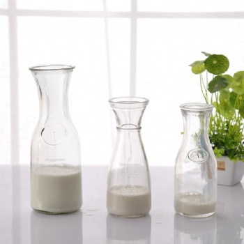 milk bottle B02160003