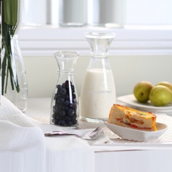  milk bottle B02160003	