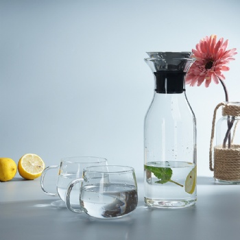  glass pitcher metal lidB05230005	