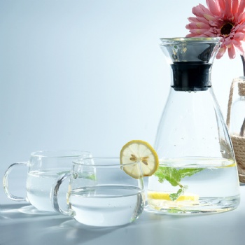  glass pitcher metal lid B05230006	