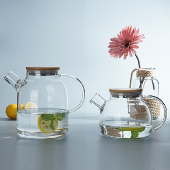 glass pitcher with bamboo lidB05230001